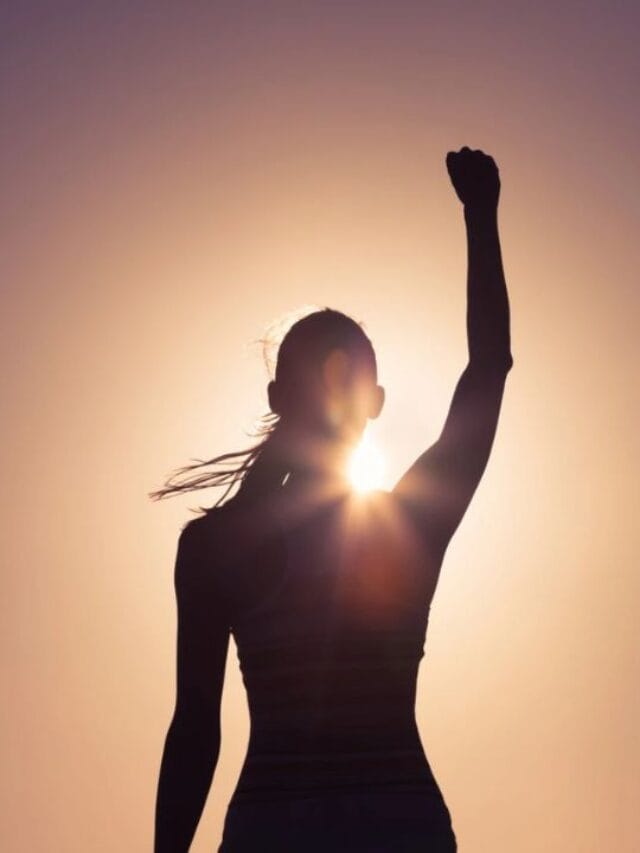 शरीरात हे 10 विचित्र बदल?, या जीवनसत्वाची कमतरता तर नाही ना !