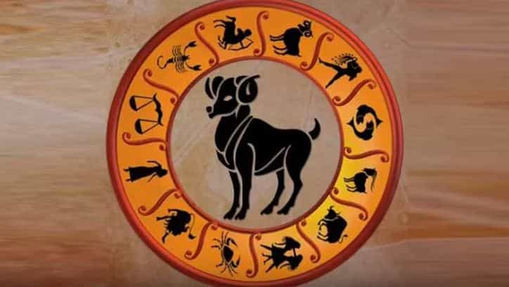 19 एप्रिल रोजी अक्षय तृतीया आहे. या दिवशी अनेक लोक सोन्याची खरेदी करतात. हा दिवस खूप शुभ समजला जातो. या दिवशी काही राशींचे नशीब चांगलेच फळफळणार आहे. तर काही राशींना काळजी घ्यावी लागेल.