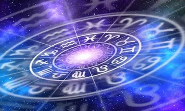 सिंह राशीच्या लोकांच्या आयुष्यात 2 एप्रिल रोजी एखादा कठीण प्रसंग येऊ शकतो. तसेच कामाच्या ठिकाणी नवा आव्हानात्मक प्रोजेक्ट दिला जाऊ शकतो. या दिवशी तुमच्या रागावर नियंत्रण ठेवा. छोट्या-छोट्या गोष्टींमुळे जोडीदारासोबत भांडण होऊ शकते. घरी एखादी खुशखबर मिळू शकते. 