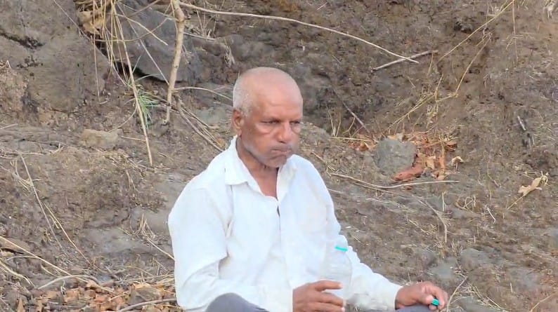 अशोक जाधव स्वत:सोबत पाणी न्यायचे आणि पाणी संपेपर्यंत काम करायचे आणि पाणी संपले की घरी यायचे. अशा प्रकारे चार वर्षांच्या मेहनतीनंतर हा   रस्ता आता पूर्ण झाला आहे.यंदाच्या जत्रेला या वाटेमुळे महिलाही देवाच्या दर्शनाला आल्या होत्या. त्यामुळे अशोक जाधव यांचे गावातील ग्रामस्थांसह परिसरात चांगलेच कौतुक आहे.