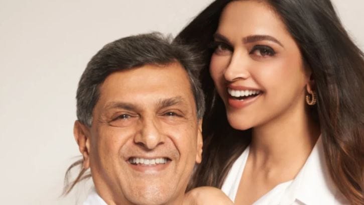 दीपिका पादुकोणचे वडील माधुरी दीक्षित या अभिनेत्रीचे खूप मोठे फॅन होते. माधुरीचे सौंदर्य आणि तिचा अभिनय दीपिकाच्या वडिलांना खूप आवडायचा. खुद्द दीपिकानेच याबाबत सांगितलेले आहे.