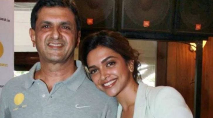 दरम्यान, आजघडीला दीपिका पादुकोण ही बॉलिवुडमधील प्रसिद्ध अभिनेत्री आहे. ती आता लवकरच आई होणार आहे. तिची पहिली मुलगीदेखील खूपच गोड आहे. रणबीर आणि दीपिकाने आपल्या मुलीचे फोटो सोशल मीडियावर शेअर केलेले आहेत.   