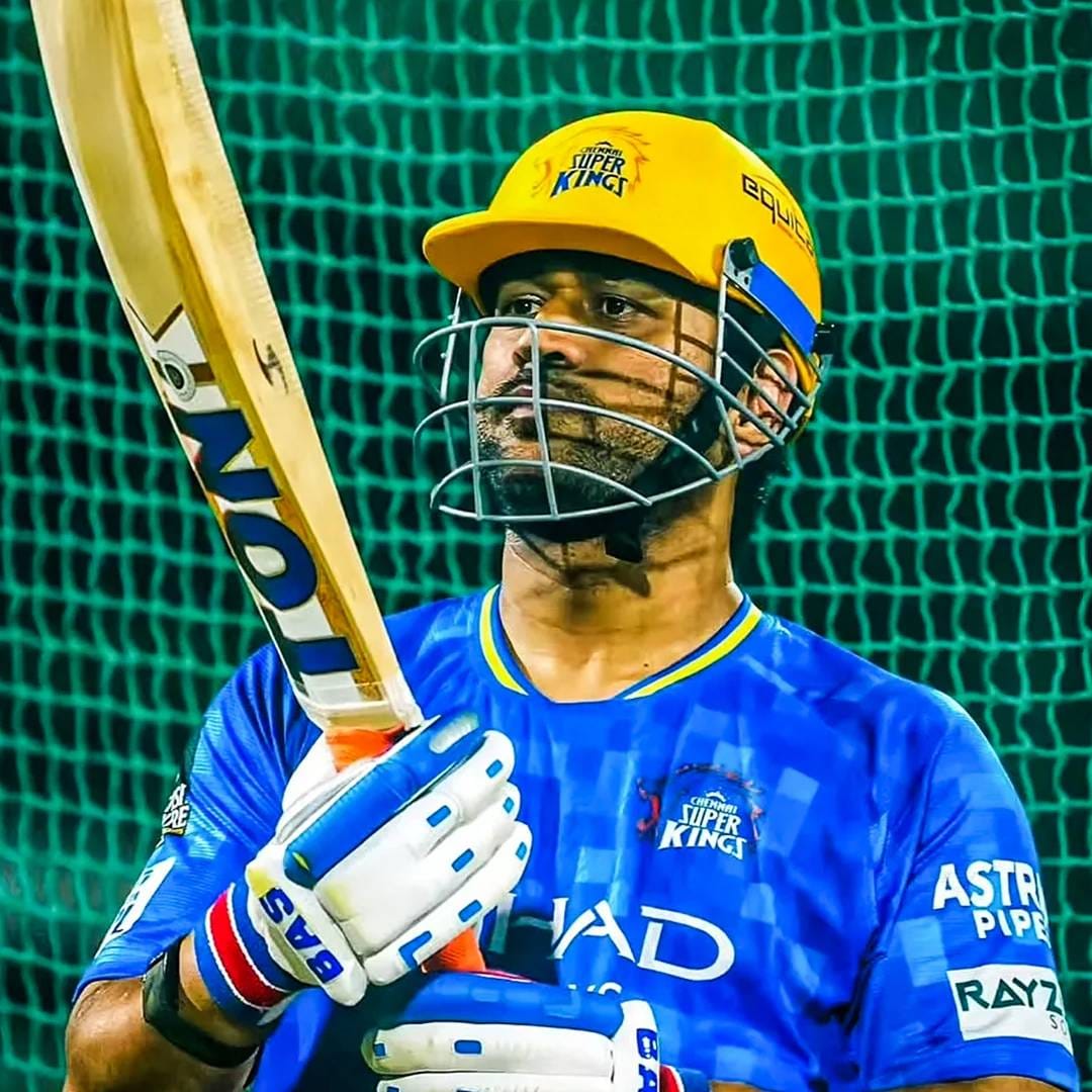 राय लक्ष्मीने आपल्या अभिनयाच्या करिअरमध्ये मोठ यश मिळवलं नाही. पण धोनी सोबत नाव जोडलं गेल्यानंतर ती चर्चेत आली.  धोनीने कधीही या नात्याची पृष्टी केली नाही. राय लक्ष्मीने जरुर धोनी सोबतच्या नात्यावर मौन सोडलय. 