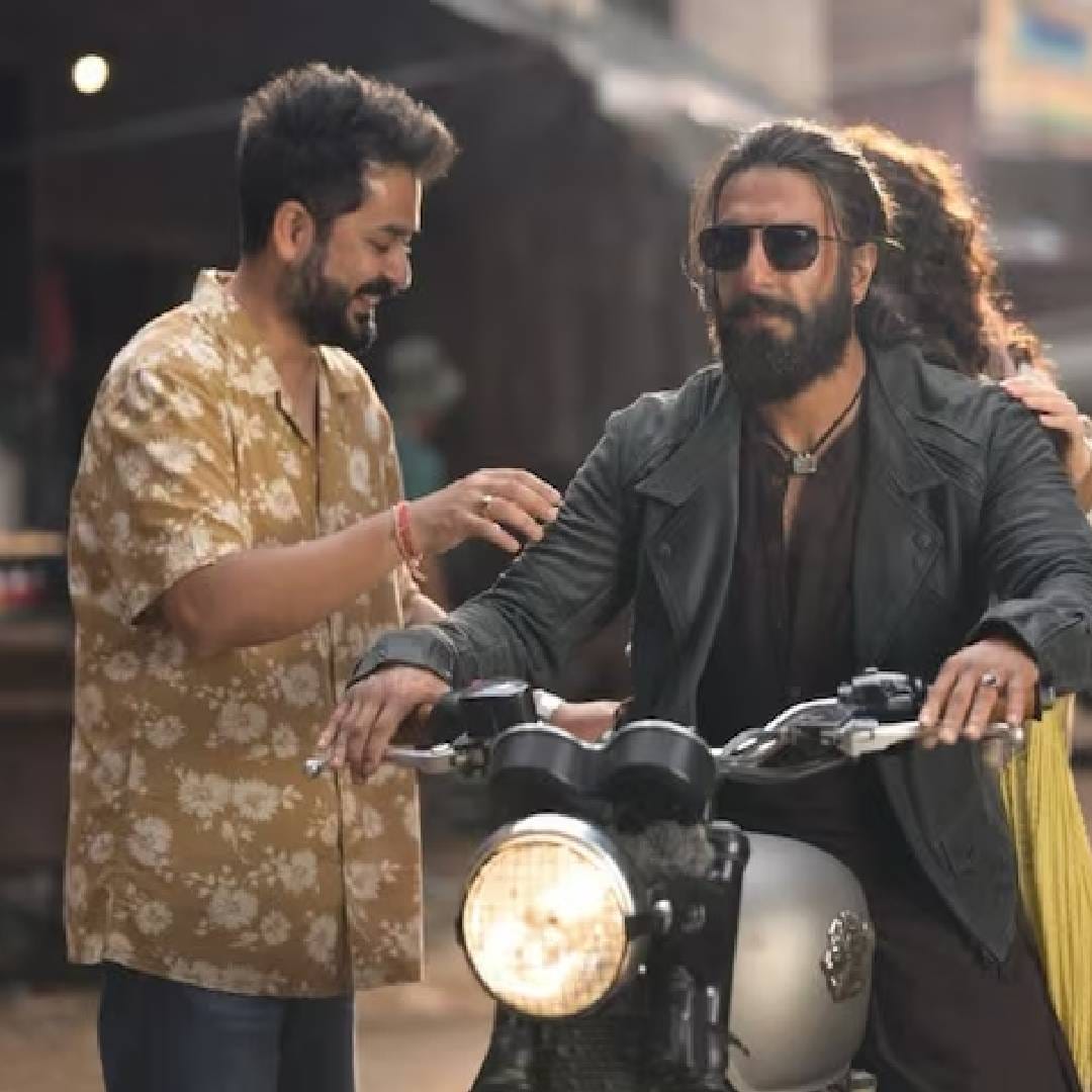 गुढीपाडवा आणि ईदच्या सुट्ट्यांचा फायदा घेत या चित्रपटाने जगभरातील ओपनिंग कलेक्शनचे सर्व विक्रम मोडले. ‘धुरंधर 2’ने शाहरुख खानच्या ‘जवान’ आणि यशच्या ‘केजीएफ चाप्टर 2’सारख्या ब्लॉकबस्टर चित्रपटांपेक्षा जास्त कमाई केली. 
