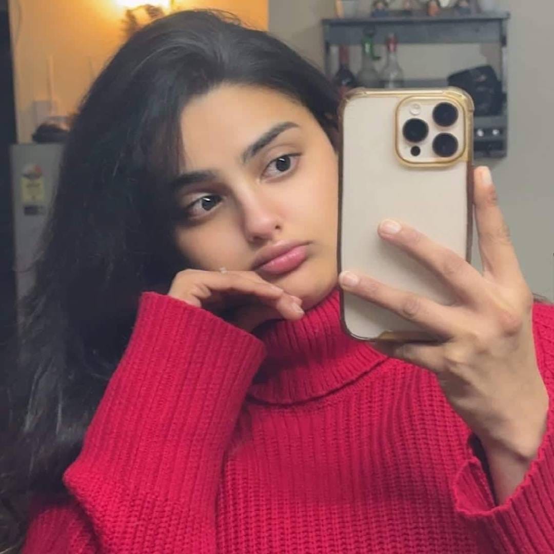 दिव्यांकाने एका मुलाखतीत सांगितलं होतं की तिचा प्रवास टिकटॉकपासून सुरू झाला होता. 'टाइम्स ऑफ इंडिया'शी बोलताना ती म्हणाली होती, "मला लहानपणापासूनच अभिनय आणि डान्सची खूप आवड होती. मी दिवाळीत पंजाबी गायिका सुनंदा शर्मा यांच्या गाण्यावर एक टिकटॉक व्हिडीओ बनवला होता. तो व्हिडीओ खूप व्हायरल झाला होता."
