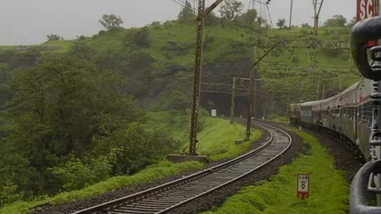 येथे भेट दिल्यावर तुम्हाला अनेक सुंदर ठिकाणं, ट्रेकिंग स्पॉट्स आणि निसर्गरम्य ठिकाणे पाहायला मिळतील. कुटुंबासोबत किंवा मित्रांसोबत रिलॅक्स होण्यासाठी हे ठिकाण आदर्श मानले जाते.