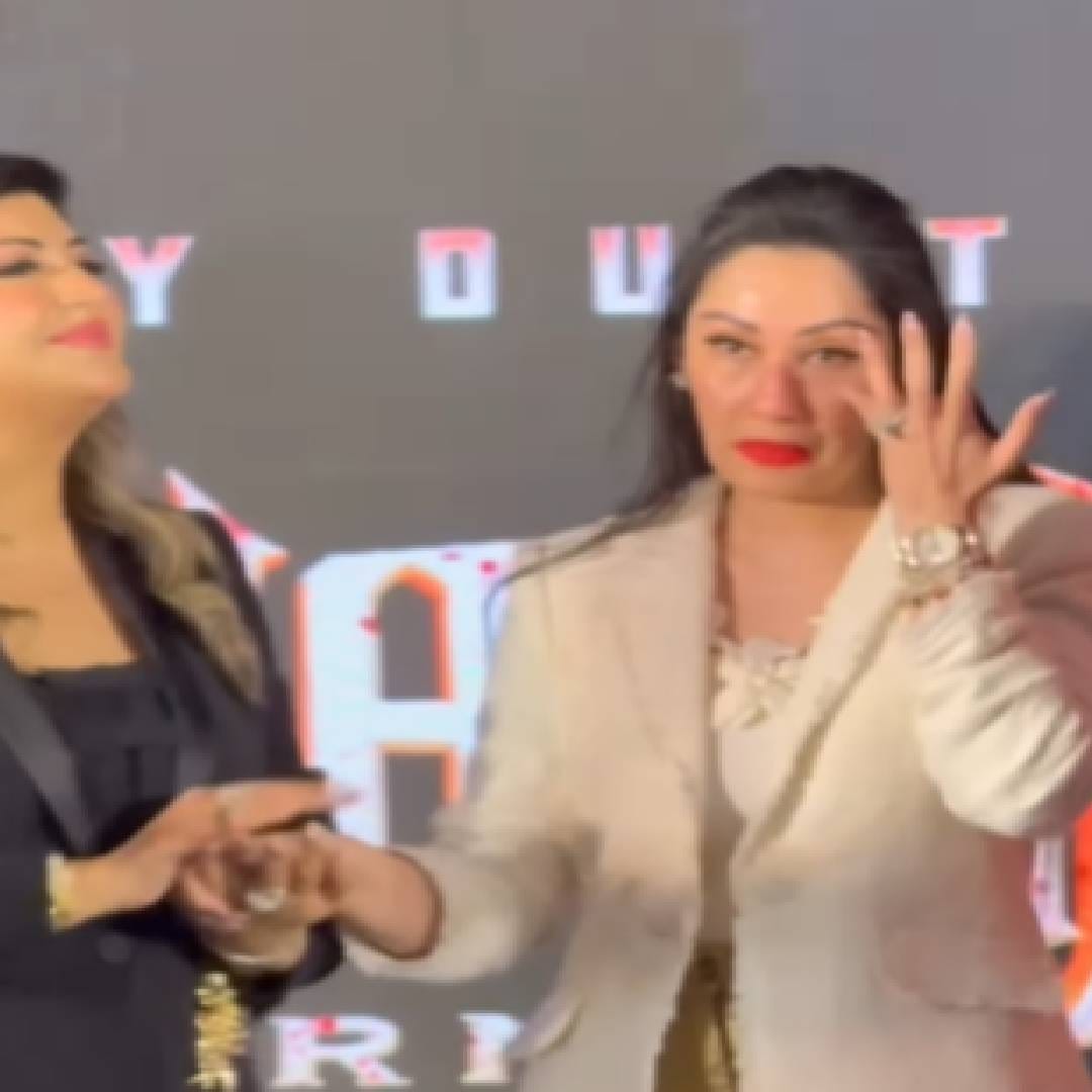 'खलनायक रिटर्न्स' मध्ये संजय दत्त आधीच्या खलनायक पेक्षा जास्त घातक आणि क्रूर अवतारात दिसणार आहे. त्याच्या या चित्रपटाची सगळ्यांनाच उत्सुक्ता आहे. 24 एप्रिलला एका खास इवेंटमध्ये 'खलनायक रिटर्न्स'ची घोषणा करण्यात आली. या दरम्यान संजय दत्तची पत्नी मान्यता इमोशनल झाल्याचं दिसलं. 