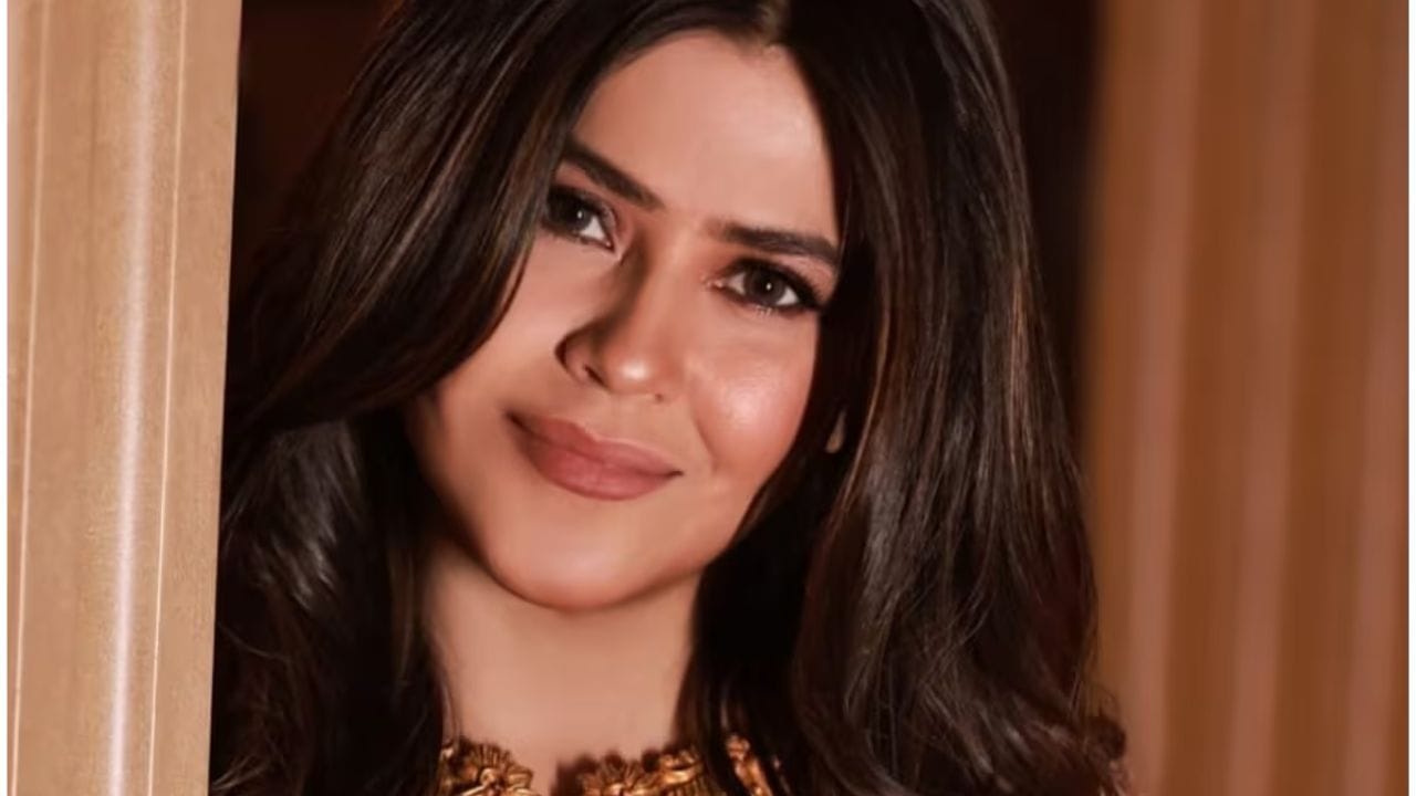  एकता कपूर - एकता कपूर हीचा क्रमांक श्रीमंत प्रोड्युसरमध्ये दहावा आहे. बालाजी प्रोडक्शन हाऊसची मालक असलेल्या एकता कपूर हीची संपत्ती १०३० कोटी रुपये आहे. 