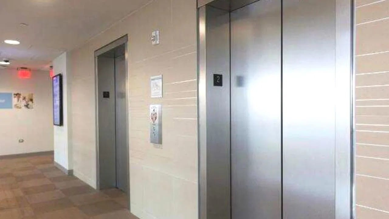 हल्लीच्या डिजीटल युगात नेटवर्क आणि इंटरनेट या आपल्या मुलभूत गरजा बनल्या आहेत. पण आजही तुम्ही कधी इमारतीच्या बेसमेंट किंवा लिफ्ट गेलात तर तुमच्या मोबाईलचे सिग्नल अचानक गायब झाल्याचे पाहायला मिळते.