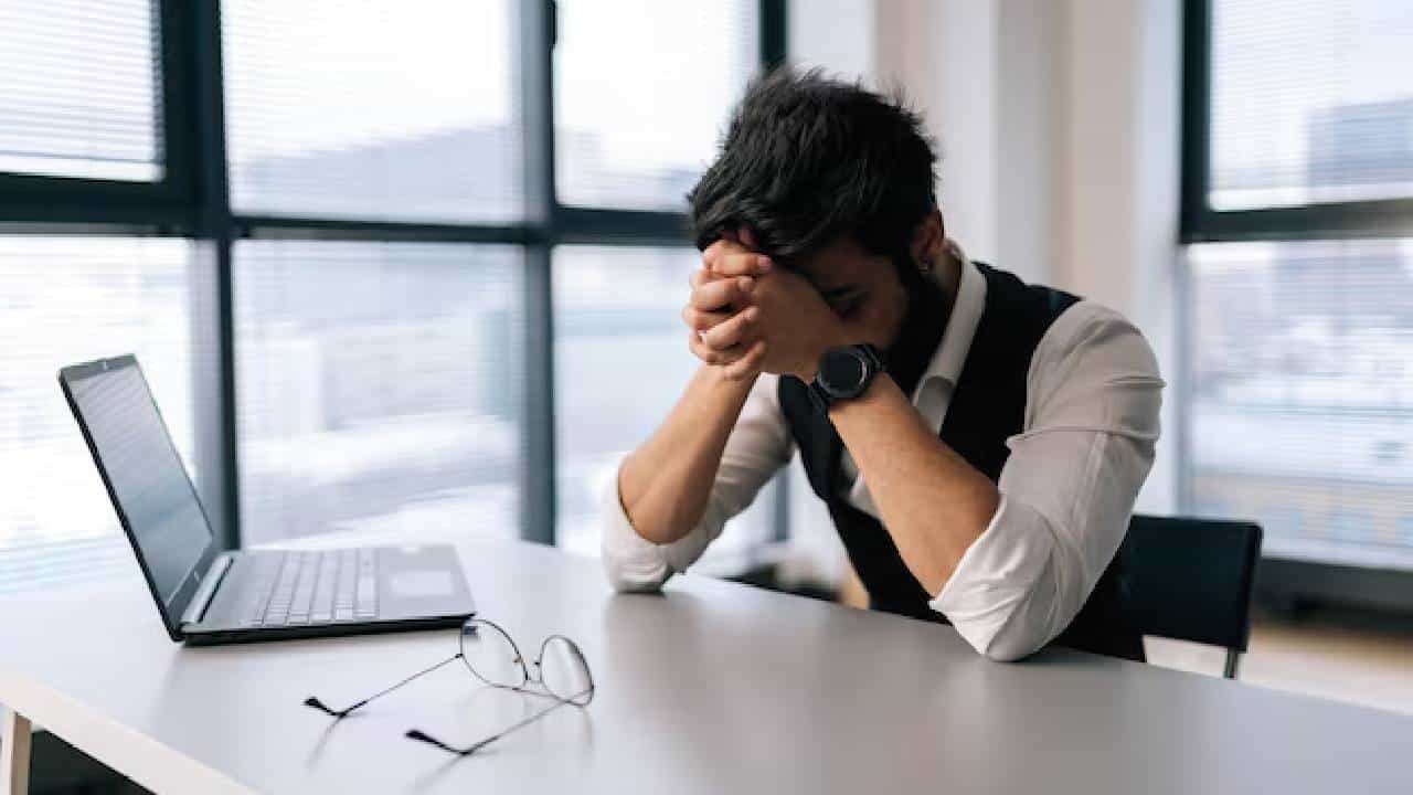 आज तुमचा शेवटचा दिवस.., सकाळी 6 वाजता मेल, या कंपनीने 12000 भारतीय कर्मचाऱ्यांना नोकरीवरून काढलं