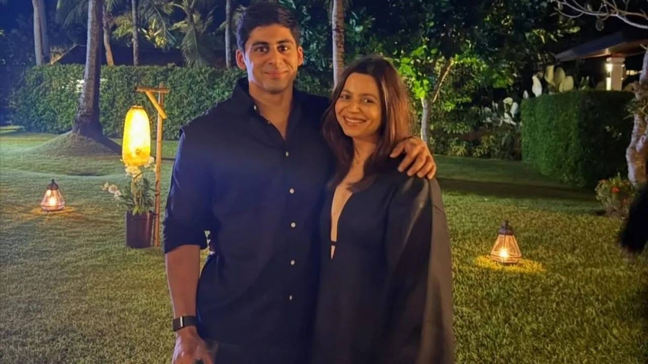 पोस्टच्या कमेंट सेक्शनमध्ये चित्रपट सृष्टीतील अनेक जण तिला शुभेच्छा देत आहेत. यात नव्या नवेली नंदा सुद्धा आहे. शाहीन तुला भरपूर शुभेच्छा असं नव्याने लिहिलय. अनन्या पांडेने सुद्धा लिहिलय, मी तुझ्यासाठी भरपूर खुश आहे. 