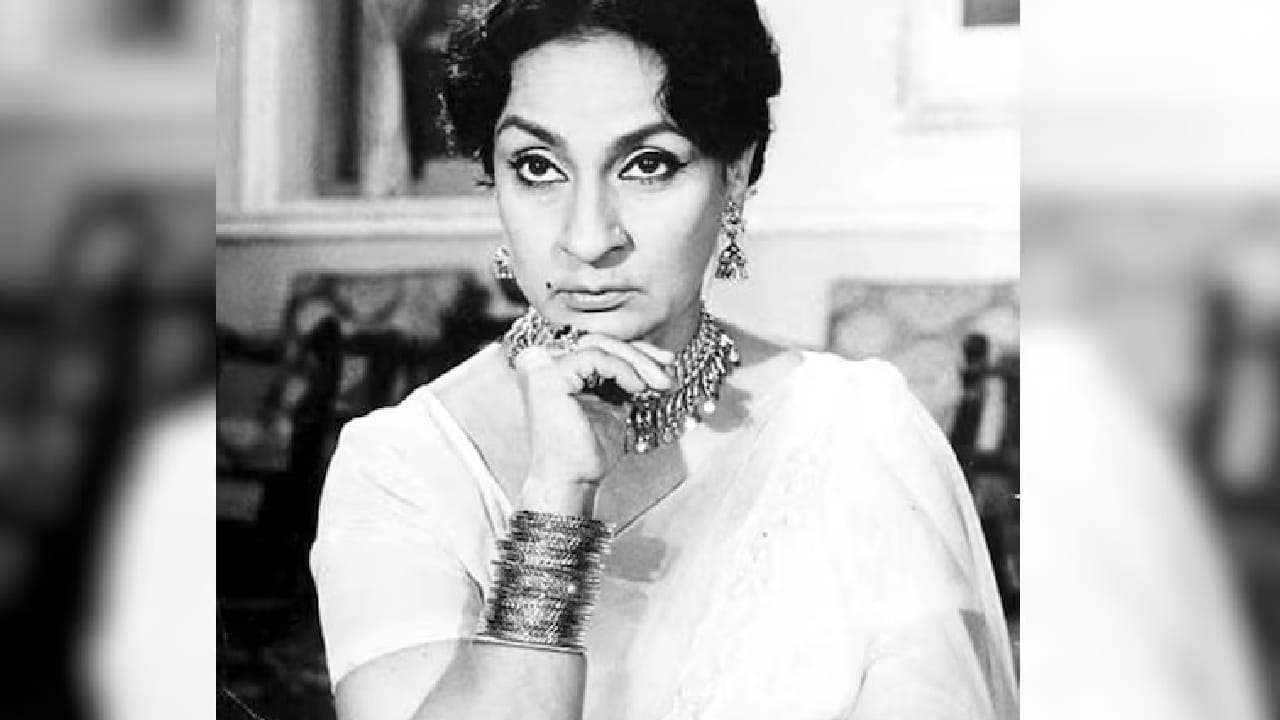 नादिरा या देखील बॉलिवूडमधील प्रसिद्ध अभिनेत्रींपैकी एक होत्या. त्यांनी अनेक हिट चित्रपटांमध्ये काम केले असून प्रामुख्याने नकारात्मक भूमिका साकारल्या. त्यांच्या सासूच्या भूमिका विशेष गाजल्या आणि त्यांनी या भूमिकेत स्वतःची वेगळी ओळख निर्माण केली.