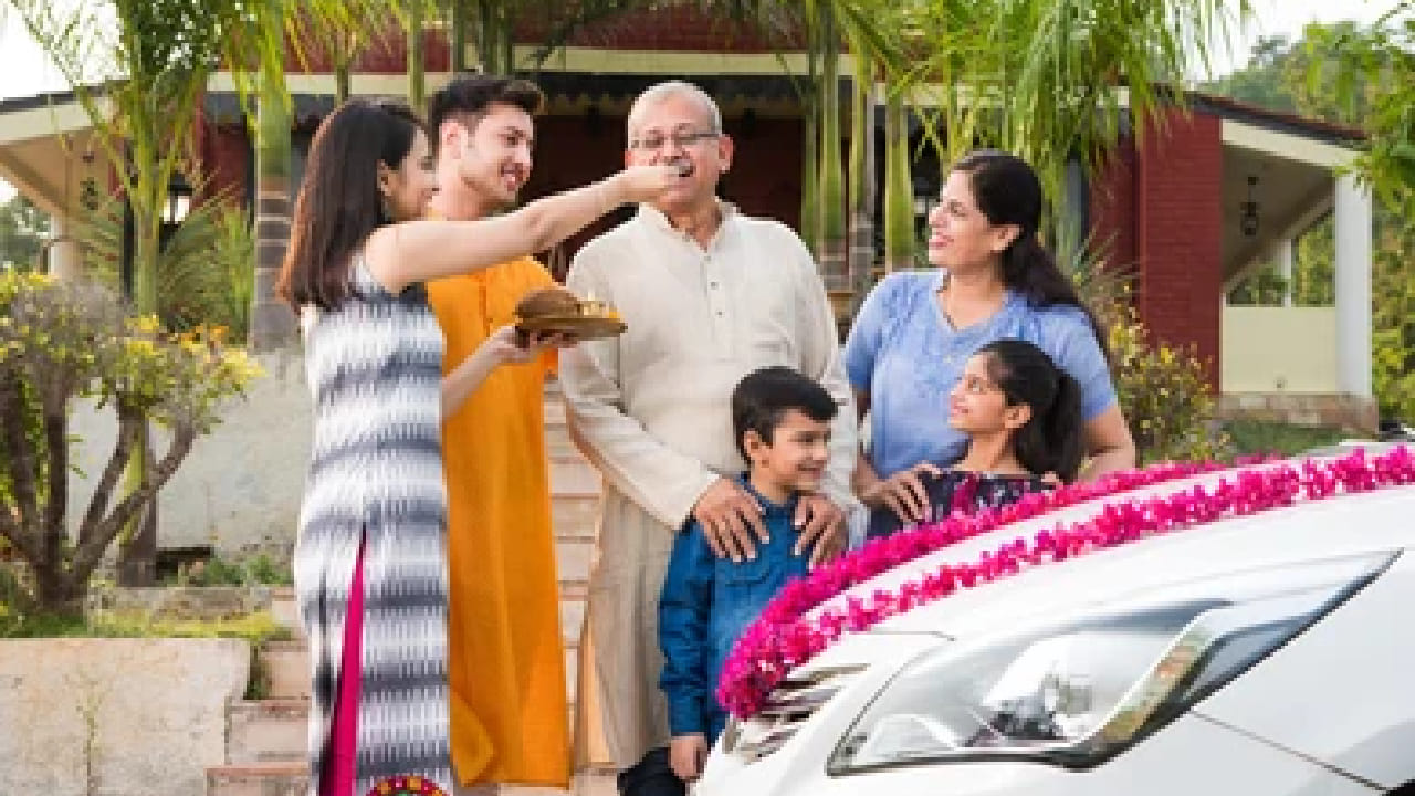 सध्या मारुती सुझुकी, महिंद्रा अँड महिंद्रा, निसान मोटर इंडिया आणि रेनो इंडिया या कंपन्यांनी 7-सीटर किंवा मल्टी-पर्पज वाहनांचे (MPV) पर्याय उपलब्ध करून दिले आहेत. 