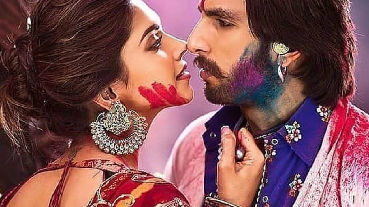 रणवीर सिंग आणि दीपिका पादुकोणची केमिस्ट्री तर सर्वांनाच माहिती आहे. 'गोलियों की रासलीला राम-लीला'  या चित्रपटाच्या सेटवर त्यांचे प्रेम अधिक घट्ट झाले. एका रोमँटिक सीनदरम्यान ते इतके गुंतले होते की दिग्दर्शकाने ‘कट’ म्हटल्यानंतरही त्यांनी सीन सुरूच ठेवला. त्या काळात हे दोघे एकमेकांना डेट करत होते.