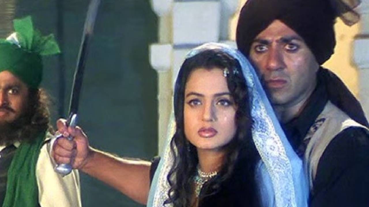 अनिल शर्मा दिग्दर्शित 'गदर : एक प्रेम कथा' हा चित्रपट सनी देओलच्या करिअरमधील सर्वांत यशस्वी चित्रपटांपैकी एक ठरला होता. इतकंच नव्हे तर ऑलटाइम ब्लॉकबस्टर चित्रपटांमध्ये याची गणना केली जाते. तारा सिंह आणि सकिना यांच्या प्रेमकहाणीला प्रेक्षकांकडून प्रचंड पसंती मिळाली होती. 
