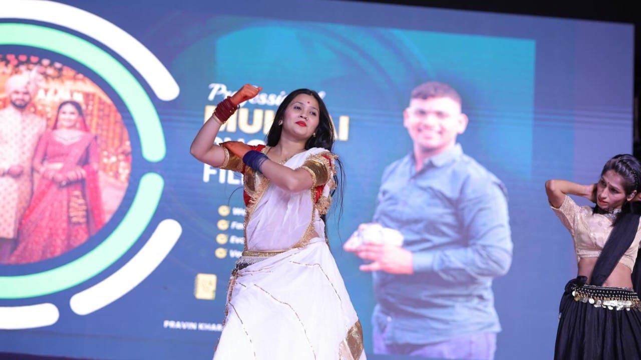 दरम्यान गौतमीने लावणी आणि नृत्यातून आपल्या प्रवासाला सुरुवात केली. अल्पावधीतच ती संपूर्ण महाराष्ट्रात घराघरांत पोहोचली. 'घुंगरू' या चित्रपटातून तिने अभिनय क्षेत्रात पाऊल ठेवले आहे. त्यासोबत तिने अल्बम साँगमध्यही काम केले आहे.