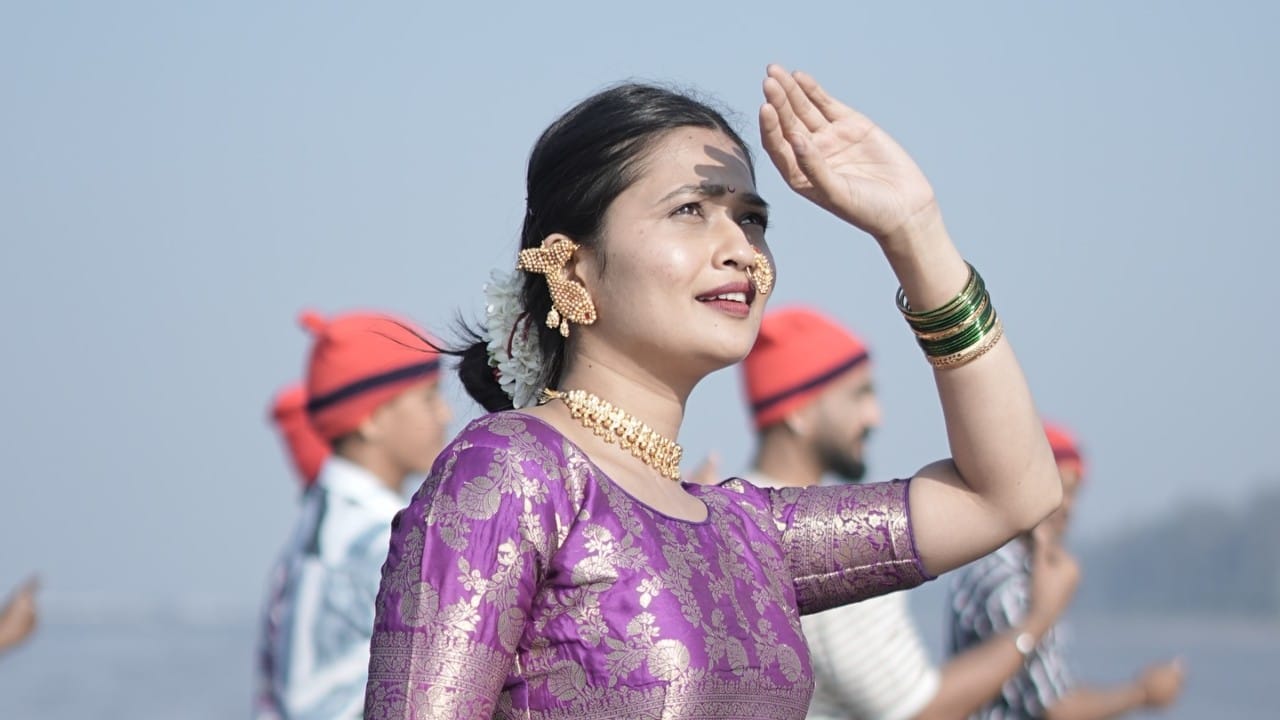 इतके वर्ष उलटल्यानंतरही प्रेक्षकांचे प्रेम कमी झालेले नाही. त्यामुळे हे फार चांगलं वाटतंय. मी अजून सिंगल आहे. मला अजून तरी मनासारखा जोडीदार भेटलेला नाही. तो भेटला की मी सांगते, असेही गौतमी म्हणाली.