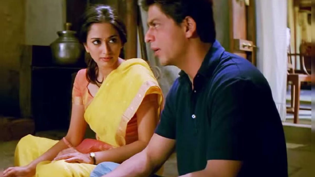 ही अभिनेत्री दुसरी तिसरी कोण नसून ती गायक्षी जोशी आहे. 2004 साली प्रदर्शित झालेल्या 'स्वदेस' या चित्रपटातून बॉलिवूडमध्ये पदार्पण केले होते. या चित्रपटात तिच्यासोबत शाहरुख खान मुख्य भूमिकेत होता.