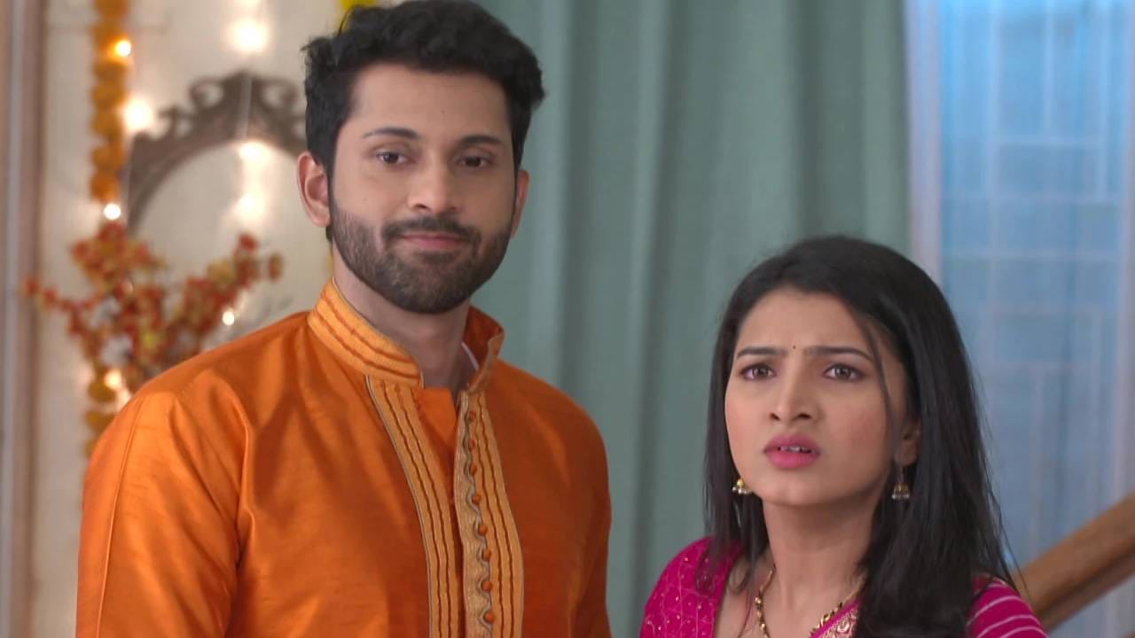 मायाची केस लढण्यासाठी गीतांजली रणांगणात उतरणार असून, जानकीची बाजू लढवणाऱ्या अवंतिकासोबत तिचा सामना रंगणार आहे. या लढाईत विजय नेमका कुणाचा होणार हे प्रेक्षकांना 'घरोघरी मातीच्या चुली' या मालिकेच्या पुढील भागात पहायला मिळे. 
