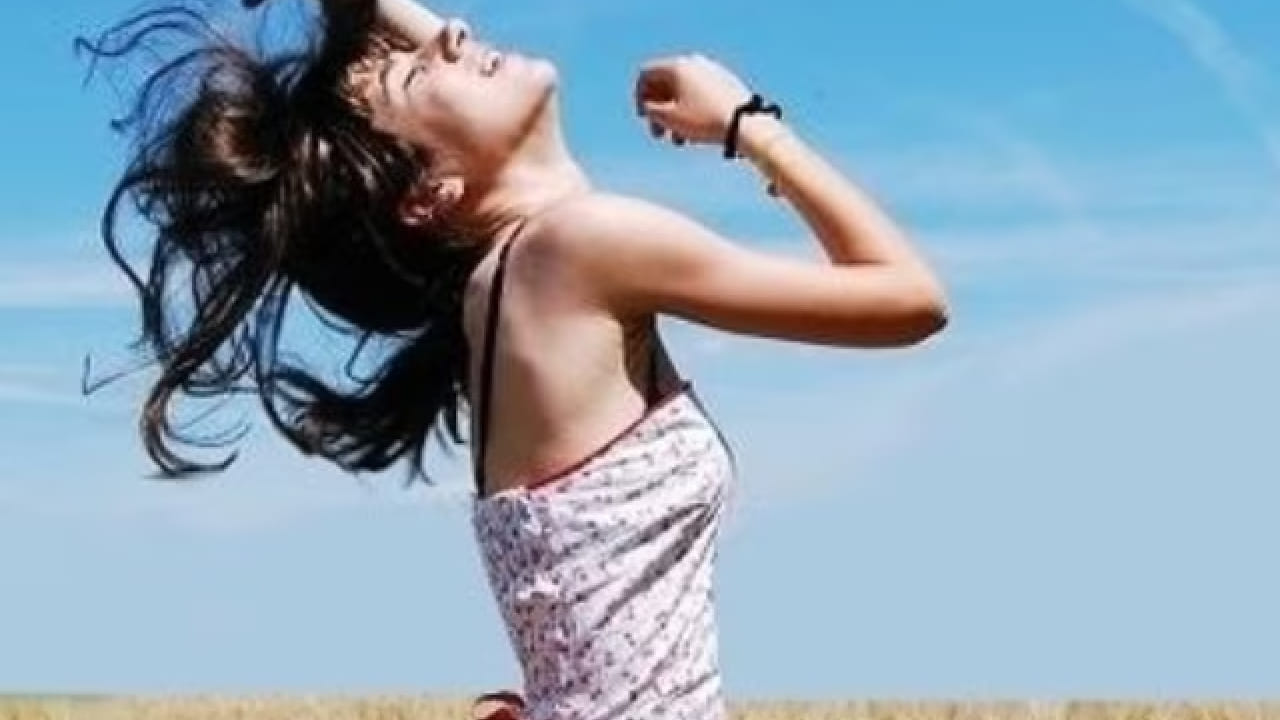 सिंगल राहण्याचा आणखी एक महत्त्वाचा फायदा म्हणजे सर्जनशीलतेत वाढ. एकटेपणात व्यक्ती अधिक विचार करू शकते, नवीन कल्पना सुचतात आणि स्वतःच्या क्षमतांचा शोध घेता येतो.