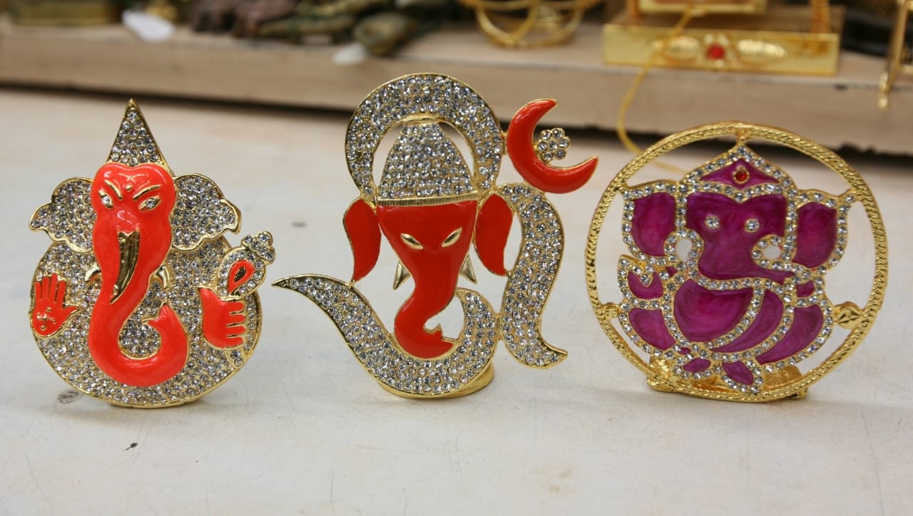 ( डिस्क्लेमर : वरील माहिती उपलब्ध स्रोतावरून देण्यात आलेली आहे. याच्या तथ्यांबद्दल आम्ही कुठलाही दावा करीत नाही, तसेच अंधश्रद्धेला दुजोरा देत नाही)