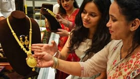 चांगले दिवस आले, सोन्याचा भाव धाडकन पडला; 10 ग्रॅमचा रेट आता.....