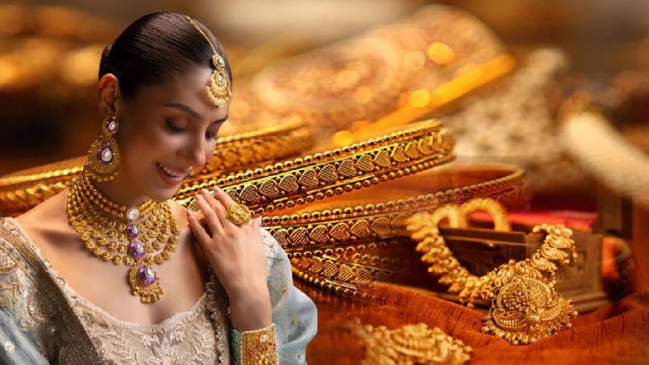 Gold Rate : एका झटक्यात सोनं धडाम, तब्बल इतक्या हजारांनी सोनं स्वस्त; 10 ग्रॅमचा भाव काय? Gold Rate : एका झटक्यात सोनं धडाम, तब्बल इतक्या हजारांनी सोनं स्वस्त; 10 ग्रॅमचा भाव काय?