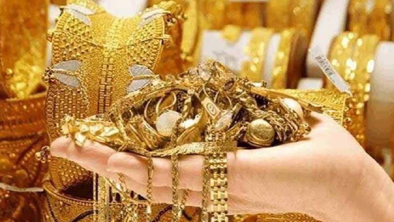 Gold Price Today : अक्षय्य तृतीयेच्या एक दिवस आधीच गुड न्यूज, सोन्याचे भाव धडाम् ! तुमच्या शहरात किती किंमत ?