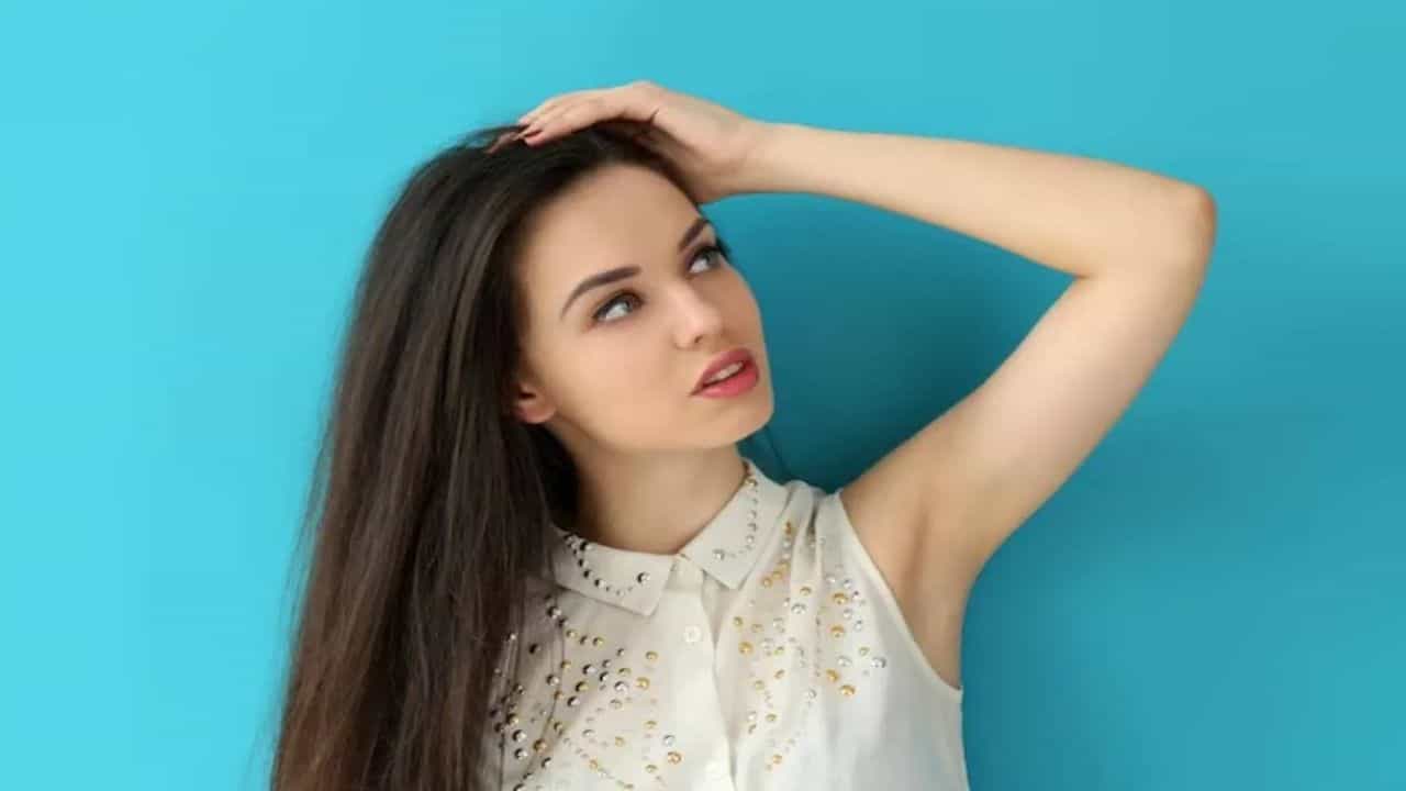 केस मुळापासून होतील मजबूत, फक्त हा आयुर्वेदिक हेअरपॅक आठवड्यातून दोनदा लावा