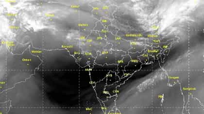 घराबाहेर पडणे टाळा, प्रशासनाचा मोठा इशारा, मोठे संकट, तब्बल इतक्या..