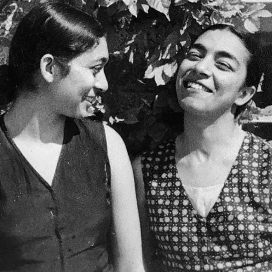 1935 साली आलेला रोमांटिक इंडिया हा जोहरा सेहगल यांचा पहिला चित्रपट. 1943 साली त्यांचा राहगरी चित्रपट आला. 1946 साली त्यांचा नीचा नगर चित्रपट रिलीज झाला. भारतात हा चित्रपट लोकांना आवडलाच. पण परदेशातही या चित्रपटाचा सन्मान झाला. 