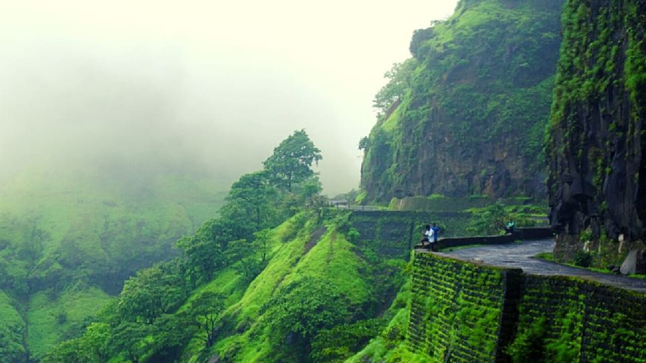 महाराष्ट्रात पर्यटनासाठी अनेक सुंदर ठिकाणे आहेत, पण त्यामध्ये काही ठिकाणे अशी आहेत जी अजूनही अनेक पर्यटकांना माहिती नाहीत. 