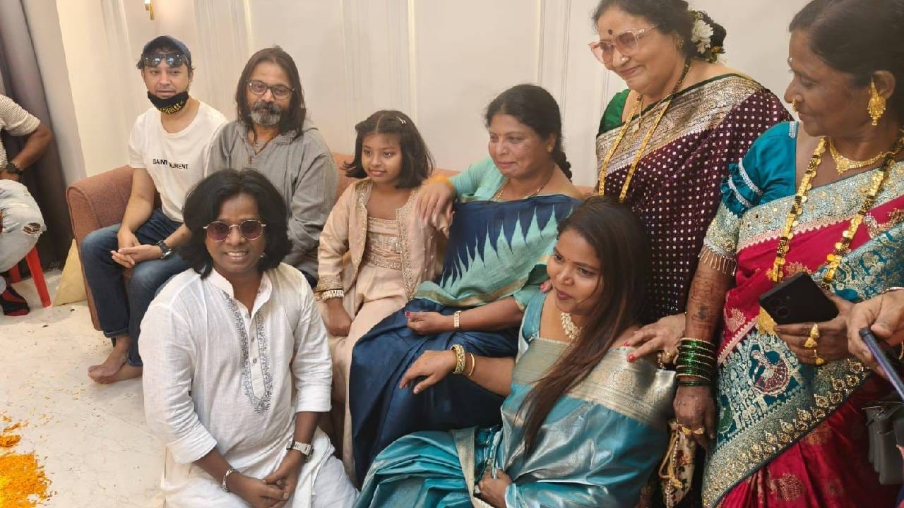 गौरवच्या घराचं इंटिरिअरचं काम पूर्ण झाल्यावर त्याने नुकताच गृहप्रवेश केला. पण घरात शिरण्याधी सर्वांच लक्ष वेधून घेतलं ते घराबाहेरच्या पाटीने. 'फिल्टरपाड्याचा बच्चन' असं लिहीलेली पाटी त्याने घराबाहेर लावली आहे. सोशल मीडियावर गौरवच्या घराचे फोटो, व्हिडीओ प्रचंड व्हायरल झाले असून चाहत्यांनी त्याच्यावर अभिनंदनाचा वर्षाव केला आहे. 