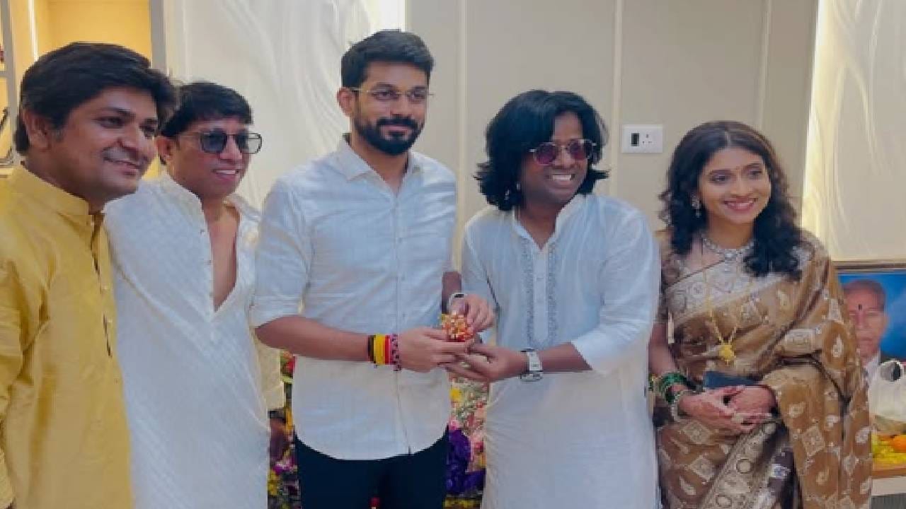 गौरवच्या फोटोंवर लाईक्स कमेंट्सचा पाऊस पडला असून सध्या सगळीकडे त्याचीच चर्चा सुरू आहे. 