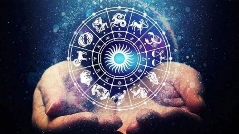 हा मे महिना कन्या राशीच्या लोकांसाठी चांगला ठरणार आहे. महिन्याभरात तुमच्या घरात एखादी खूपच चांगली आनंदाची बातमी मिळू शकते. या महिन्यात केलेली आर्थिक गुंतवणूक तुम्हाला खूप फायदेशीर ठरू शकते. नोकरीच्या ठिकाणी तुमचे प्रमोशनही होऊ शकते. वरिष्ठांकडून तुमच्या कामाचे कौतुक केले जाऊ शकते. 