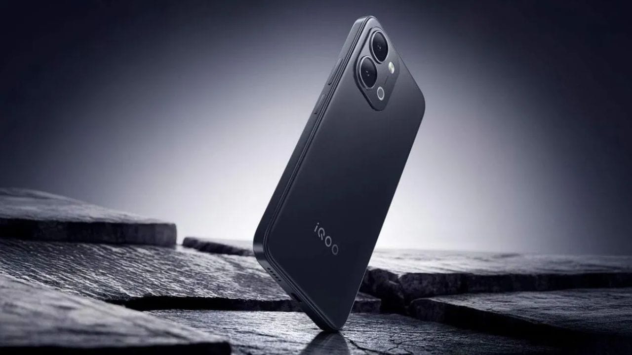 7000mAh बॅटरी असलेला iQOO चा हा फोन लाँच, 7 वर्षांपर्यंत मिळतील अपडेट्स