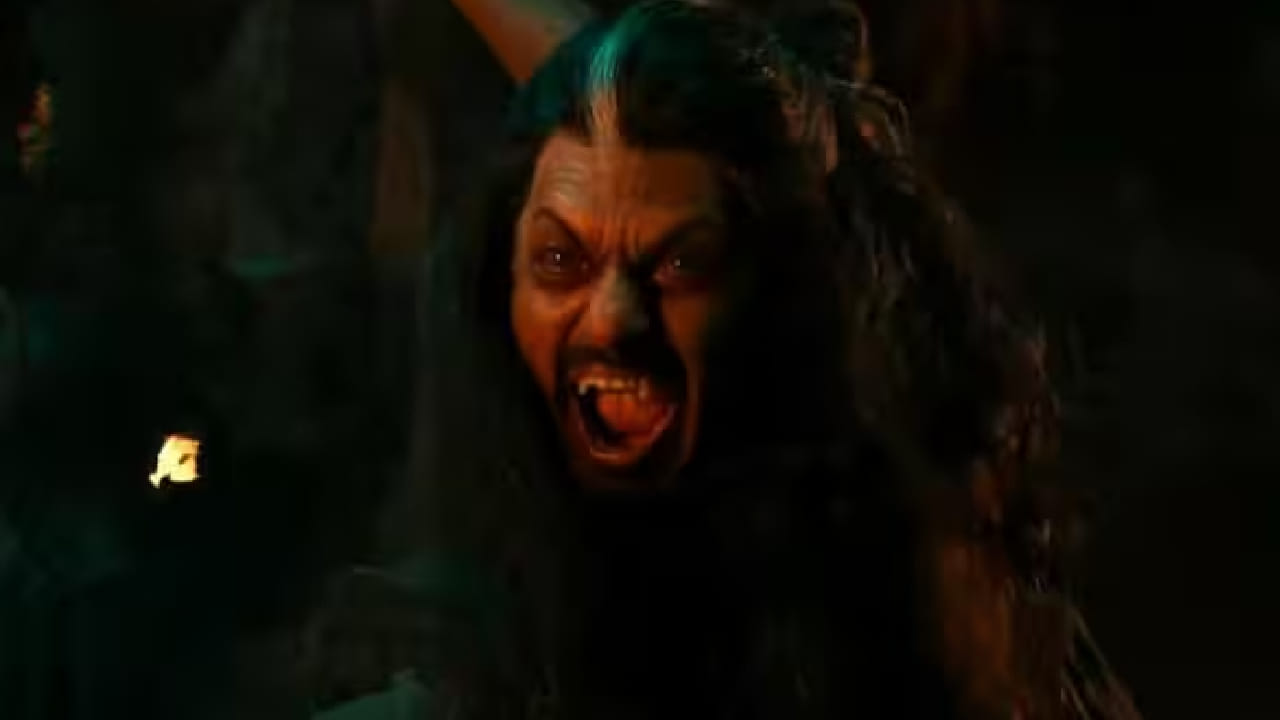 नवाजुद्दीन सिद्दीकीने थामा या हॉरर-कॉमेडी चित्रपटात ‘यक्षासन’ ही भूमिका साकारली. त्याच्या अभिनयातील तीव्रता आणि वेगळेपणा प्रेक्षकांना खूपच आवडला.