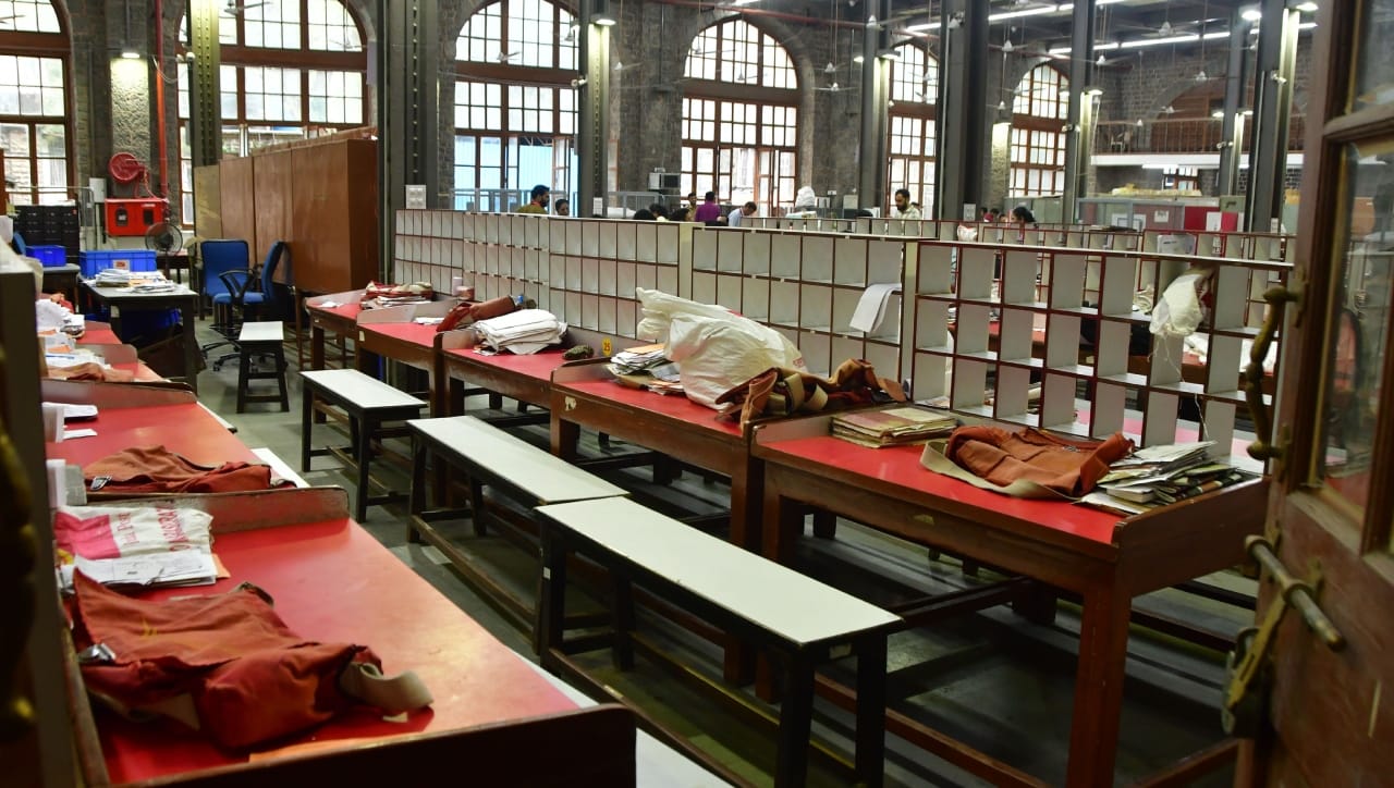 केंद्र सरकार सध्या या योजनेवर ७.५ टक्के वार्षिक व्याजदर देत आहे. हे व्याज चक्रवाढ पद्धतीने (Compounding) मोजले जाते, ज्यामुळे गुंतवणूकदारांना मोठा फायदा होतो. यात तुम्ही फक्त १ हजार रुपयांपासून गुंतवणूक सुरू करू शकता.