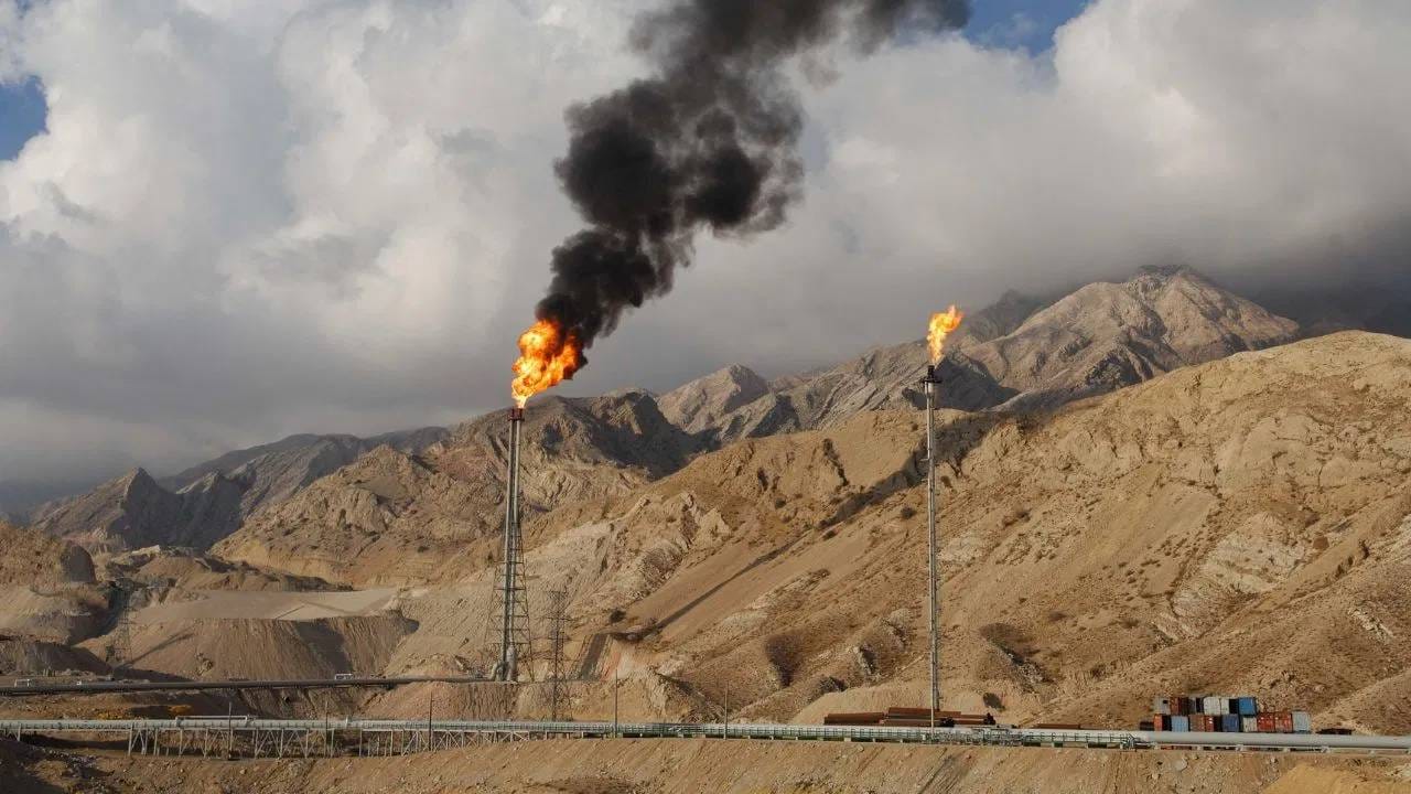 इराणचा महाविनाश, इस्त्रायलचा थेट तेलाच्या ठिकाणांवर…गुपचूप केलेल्या हल्ल्याने भयंकर घडलं!