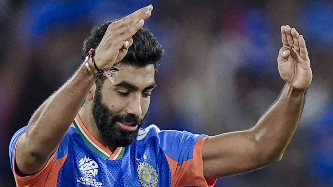 जसप्रीत बुमराहने टी20 वर्ल्ड कपमध्ये कमालीची गोलंदाजी केली. त्याने 8 सामन्यात 14 विकेट घेतलेत. तो टी20 वर्ल्ड कपच्या फायनलमध्ये प्लेयर ऑफ द मॅच ठरला. त्याचा इकॉनमी रेट सुद्धा 6.21 रन्स प्रति ओव्हर होता.