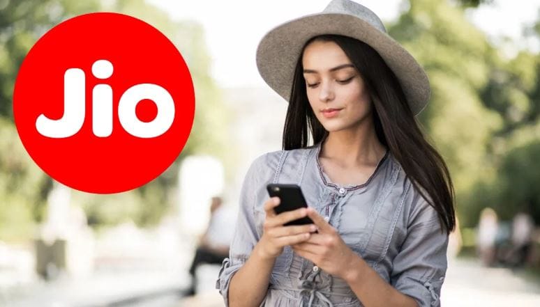 जे युजर्स एआयचा अधिक वापर करतात त्यांच्यासाठी हा प्लॅन खूपच फायदेशीर ठरणार आहे. कारण या प्लॅनमध्ये युजर्सना गुगल जेमिनीचे नॅनो बनाना फिचरचे सबस्क्रिप्शनही दिले जाणार आहे. जिओचा हा रिचार्ज प्लॅन 329 रुपयांना आहे. हा एक प्रिपेड प्लॅन आहे.