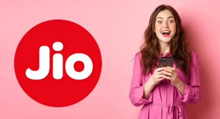 याच प्लॅनमध्ये वापरकर्त्यांना 18 महिन्यांसाठी गुगल जेमिनीचे प्रो सबस्क्रिप्शन मिळणार आहे. या सबस्क्रिप्शनची किंमत 35100 रुपये आहे. याच प्लॅनमध्ये जिओ सावन प्रो, जिओ टिव्ही, जिओ एआय क्लाऊडचाही तुम्हाला अॅक्सेस मिळेल. 