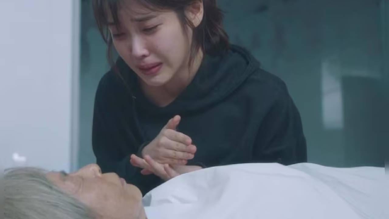 आज आपण अशाच एका के-ड्रामाबद्दल बोलणार आहोत, ज्याचे १६ एपिसोड पाहूनही प्रेक्षकांचे मन भरले नाही. ही सीरीज २०१८ मध्ये रिलीज झाली होती आणि कोरियामध्ये मोठ्या वादाचा विषय बनली होती. याच्या ऑनलाइन स्ट्रीमिंगवर बंदी घालण्याची मागणी देखील करण्यात आली होती. काही लोकांनी या सीरीजची कहाणी ‘डेटिंग व्हायोलन्स’ला प्रोत्साहन देते असा आरोप करत तक्रार नोंदवली होती.