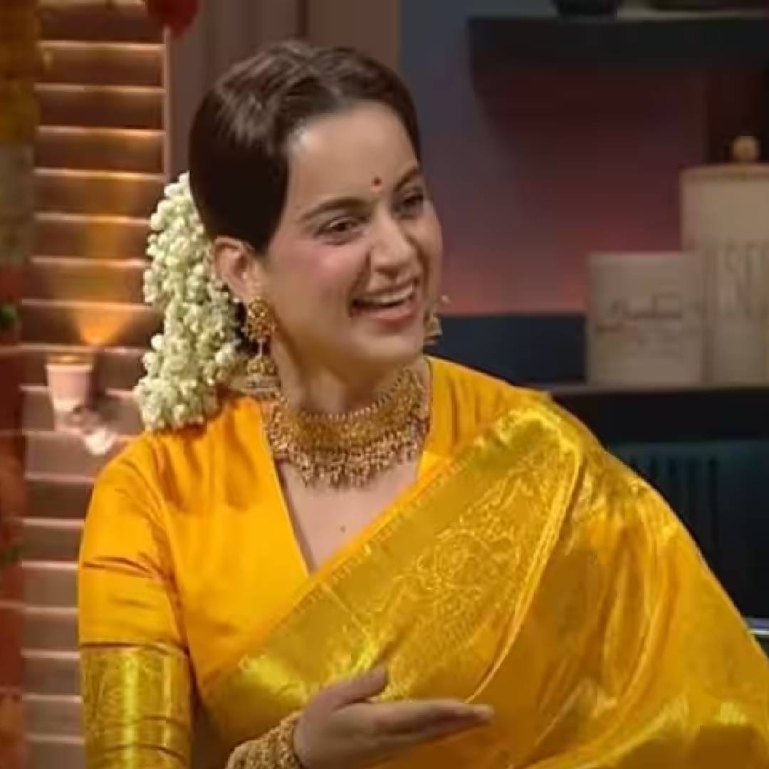 अभिनेत्री कंगना राणौतला बॉलिवू़ड इंडस्ट्रीत वीस वर्षे पूर्ण झाली आहेत. तिने 'गँगस्टर' या चित्रपटातून करिअरची सुरुवात केली होती. आता कंगना अभिनयासोबतच राजकारणातही नाव कमावतेय. तिच्या बेधडक वक्तव्यांची चर्चा आजही सोशल मीडियावर होते. 
