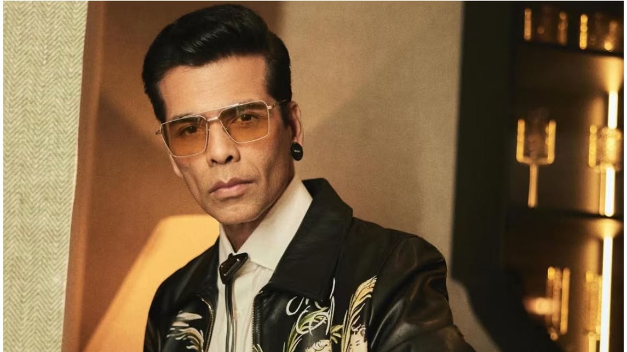 करण जोहर - करण जोहर श्रीमंतीच्या बाबतीत पाचव्या क्रमांकावर आहेत. करण जोहर यांची नेटवर्थ १७०० कोटींच्या आसपास असल्याचे वृत्त आहे