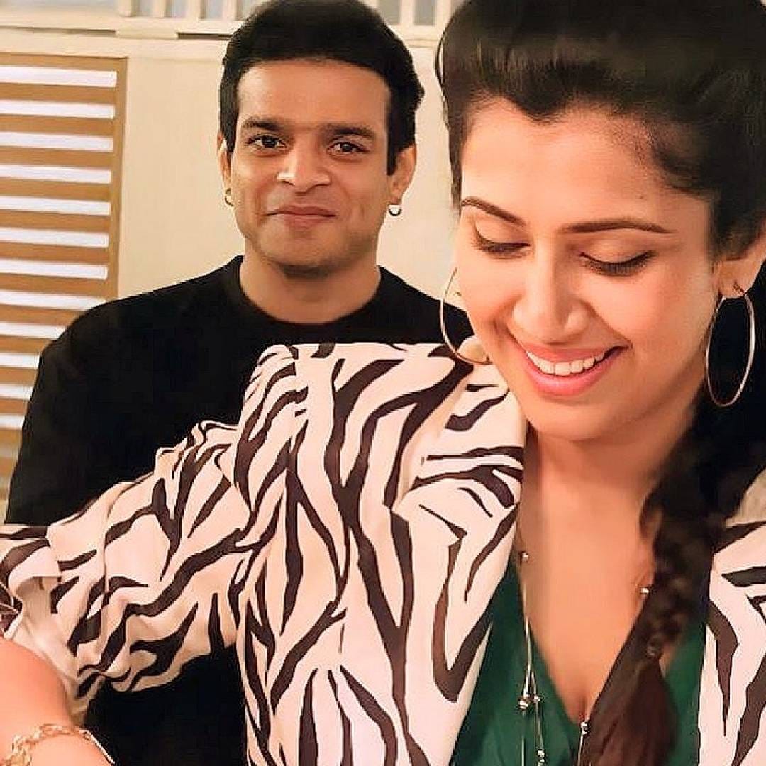 "मला ट्रोलिंगने काहीच फरक पडत नाही आणि मी त्याच्याबद्दल विचारसुद्धा करत नाही. मला फक्त एवढंच माहीत आहे की आयुष्य खूप लहान आहे. त्यामुळे सर्वांबद्दल चांगलं बोला आणि चांगले विचार करा. माझ्या लग्नाला 11 वर्षे झाली आहेत आणि लग्नाच्या वेळीही मला बरंच ट्रोल करण्यात आलं होतं", अशा शब्दांत अंकिताने नाराजी व्यक्त केली.