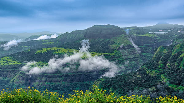 जर तुम्हाला देखील उन्हाळ्याच्या दिवसांमध्ये हिल स्टेशनचा आनंद घेयचा असेल तर डोंबिवलीजवळ आहे एक खास ठिकाण. जेथे गेल्यावर निसर्ग आणि शांतता पाहून परत येण्याच होत नाही मन.