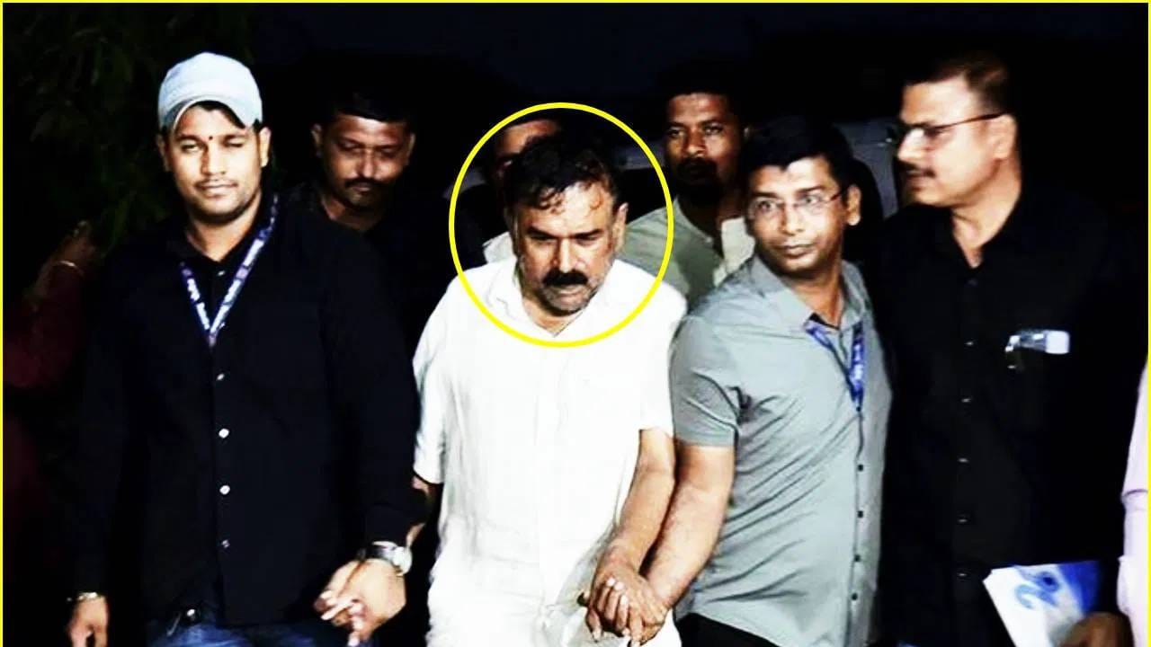 एका पीडित महिलेच्या गर्भपात प्रकरण गुन्ह्यात चौकशीदरम्यान काही नवे धक्कादायक खुलासे झाले आहेत. नाशिकमधील काही बड्या डॉक्टरांसह महापालिकेतील एका डॉक्टरने देखील भोंदू अशोक खरात याला मदत केल्याचा संशय आहे.