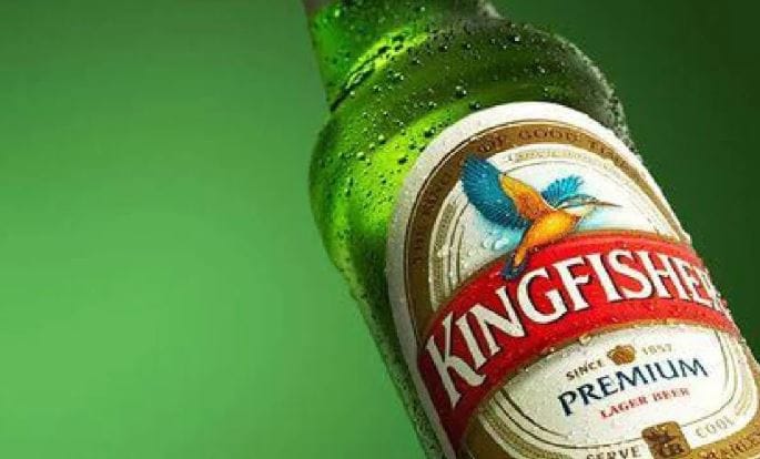 भारतात तुम्हाला प्रत्येक गल्लीत, प्रत्येक गावात आणि शहरात मद्यपी आढळतील. श्रीमंत लोकसुद्धा वेगवेगळ्या प्रकारचे मद्य आवडीने पितात. जगातल्या महागड्या मद्यांची चव चाखायलाही अनेकांना आवडते. परंतु भारतात एक अशी बिअर आहे, जी खूपच स्वस्त आहे. 