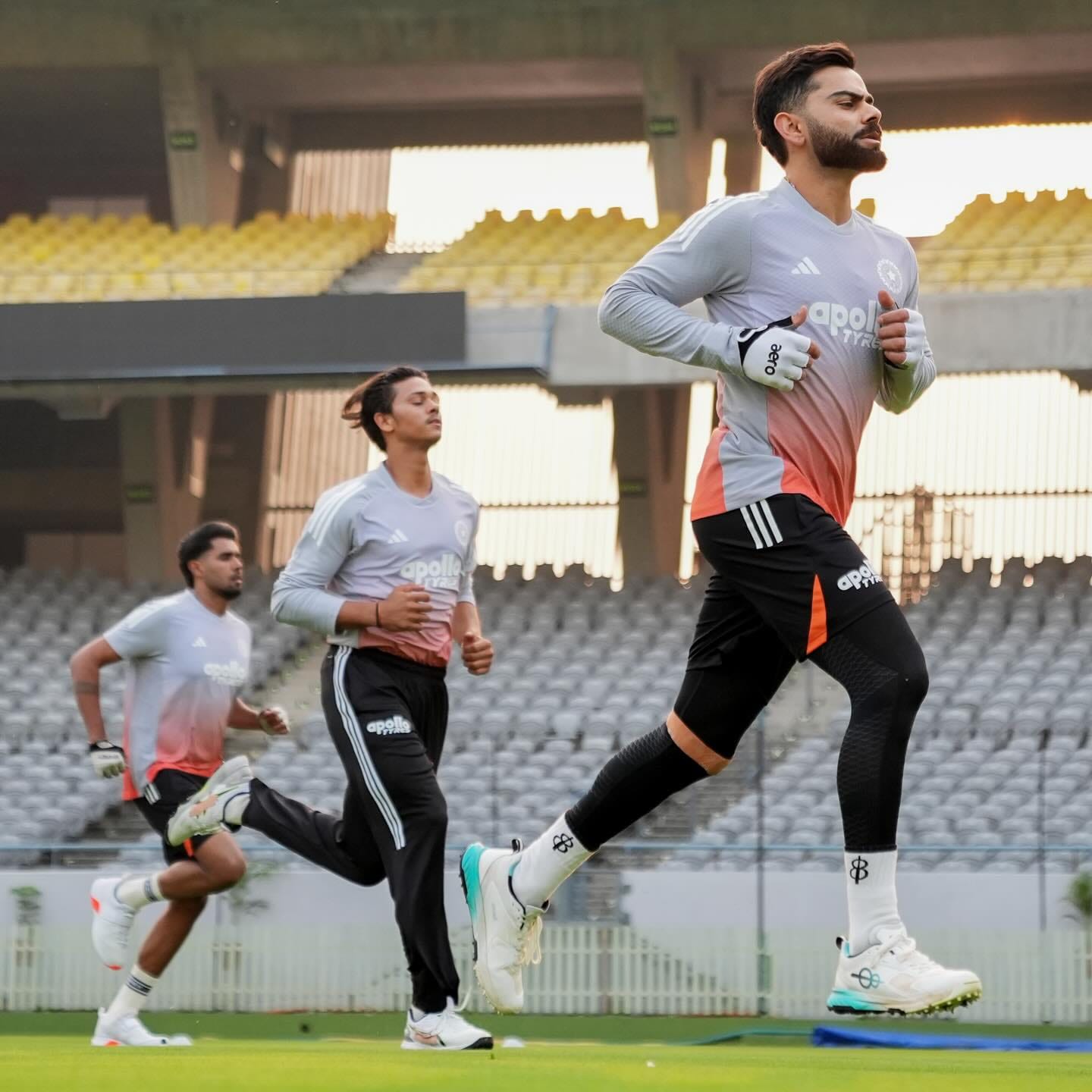 हैराण करणारी बाब म्हणजे विराट तिला फॉलो करत नाही. पण तरीही इंटरॅक्शन रिजस्टर झालय. फॅन्सनी लगेच या लाइकला मागच्यावर्षीच्या घटनेशी जोडलं आहे. ज्यावेळी विराटने अवनीत कौरची पोस्ट अजाणतेपणी लाइक केली होती. 